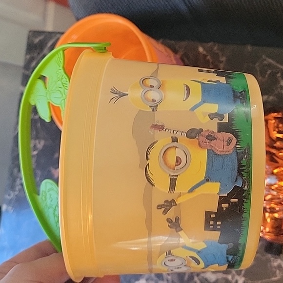 Lot of 3 items of halloween Decoration mask 2 buckets Charlie Chaplin Minions - Picture 2 of 12